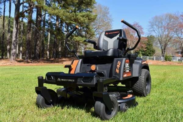 Yard Force 42 inch Cordless Zero Turn Riding Lawn Mower 4 Acres per Charge